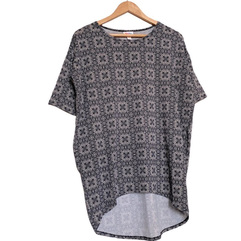 NWT Lularoe Irma Geometric Black and White Short Sleeve ToP Size XXS